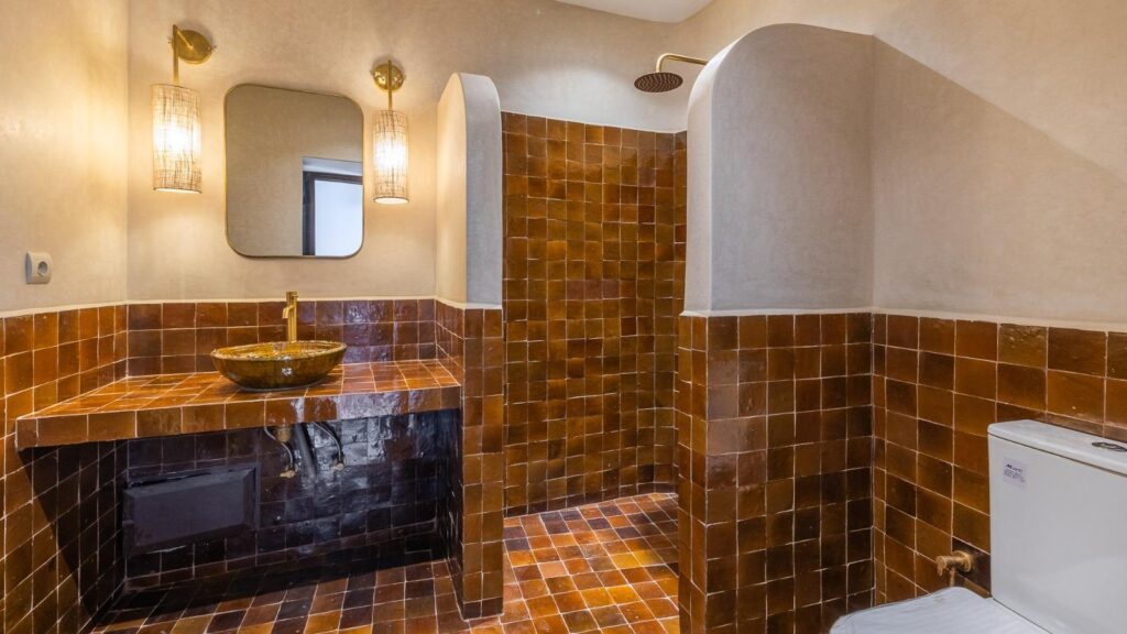 chambre prune contient de bain aussi